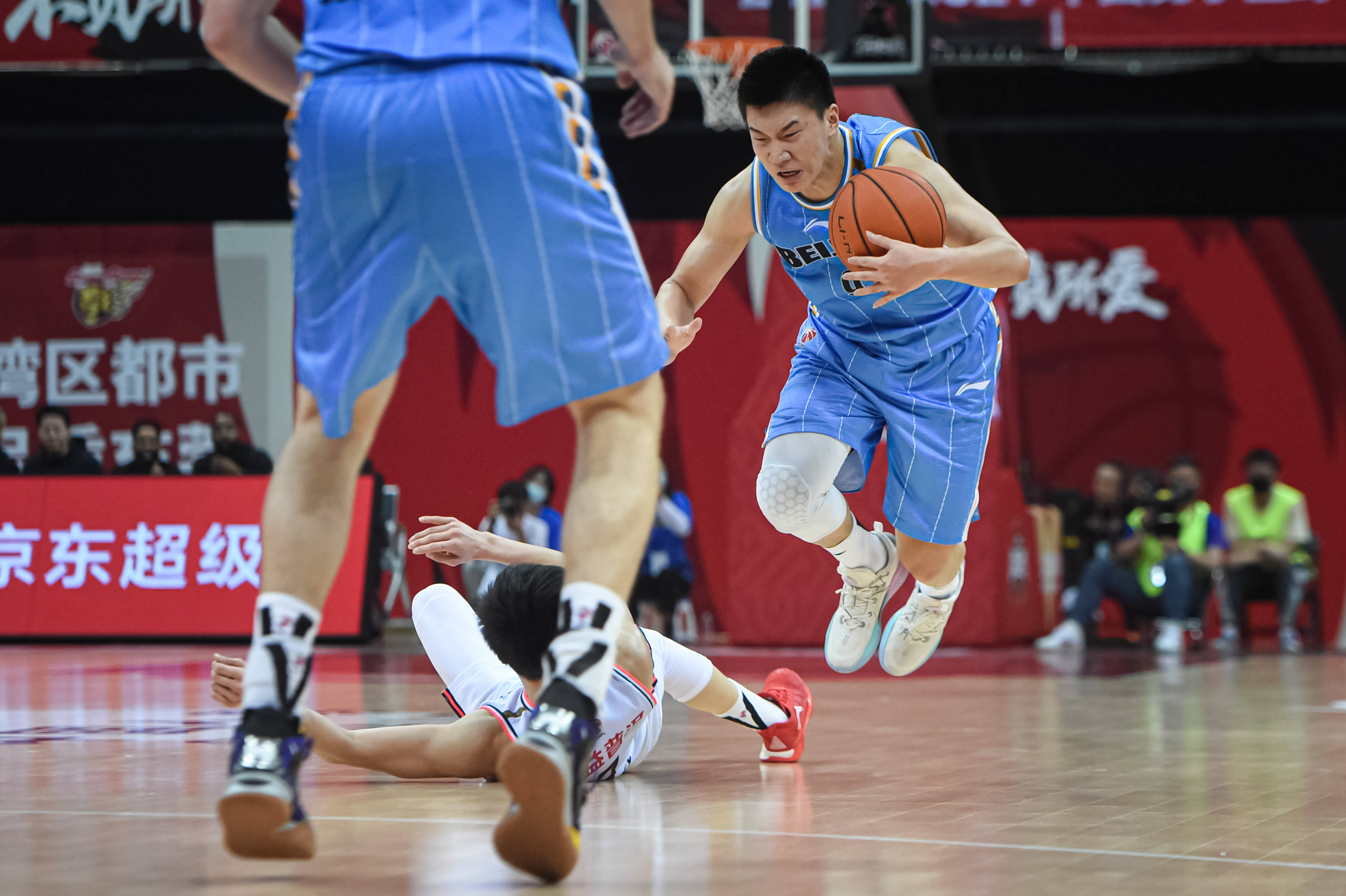 利物浦防线松动备战国王杯葡萄牙体育围绕CBA季后赛门线救险，媒体一致点评：冲刺阶段皇家马德里篮板制胜的简单介绍